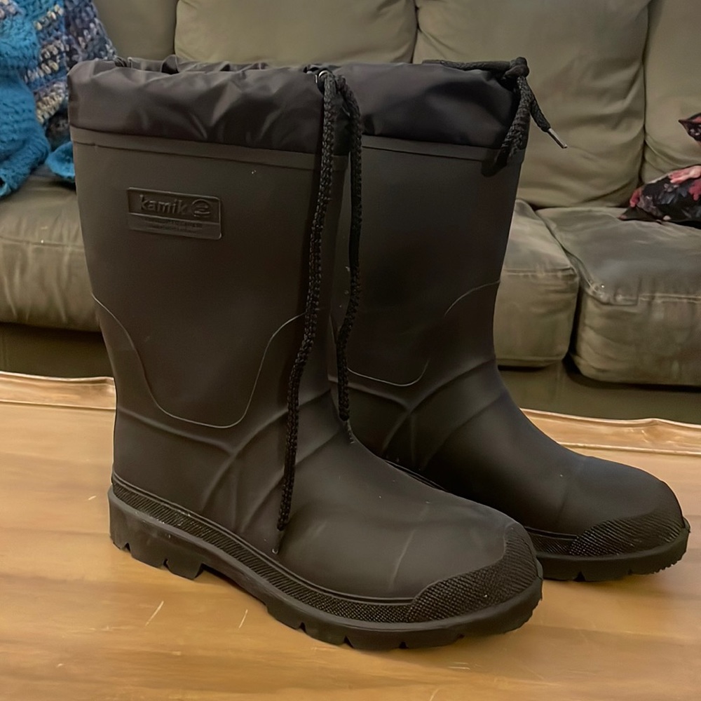 Kamik Size 9Mens insulated waterproof Boot